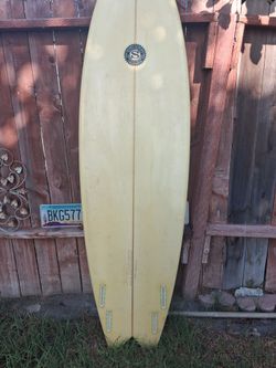 Tim stamps surfboard
