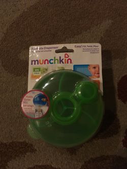 Munchkin formula dispenser