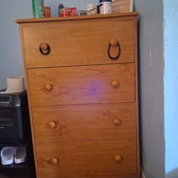 4 Drawer Dressers 
