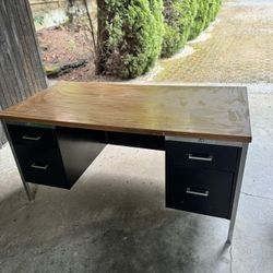 Mid Century - Classic Office Desk -metal /wood