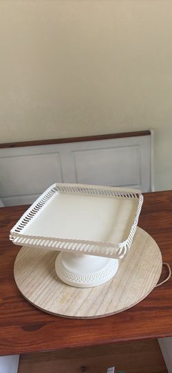 Cake stand with tray