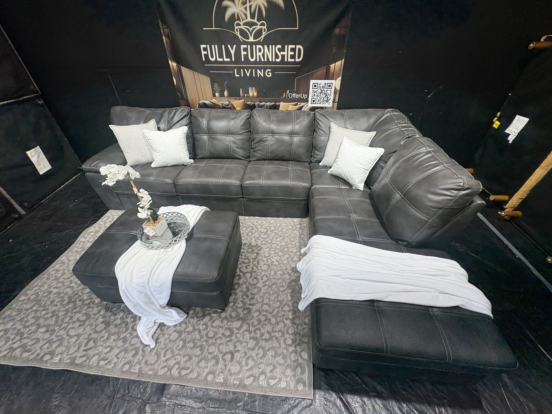 Sectional/couch/sofa, charcoal grey,124x94, Delivery available 🚚 