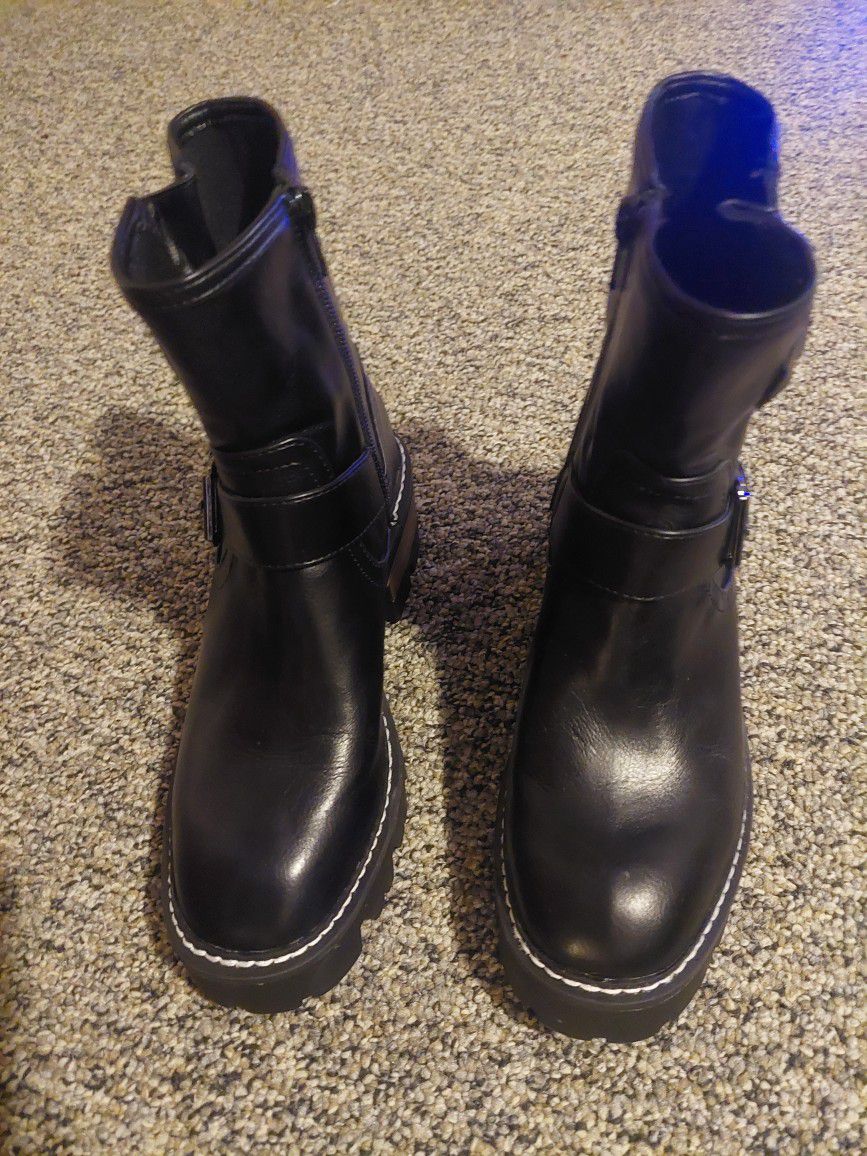 Women's Boots Size 6