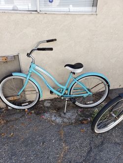 Beach cruiser bicycles