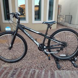 Trek mt200
