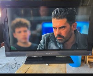 Sony 32" television KDL-32EX400