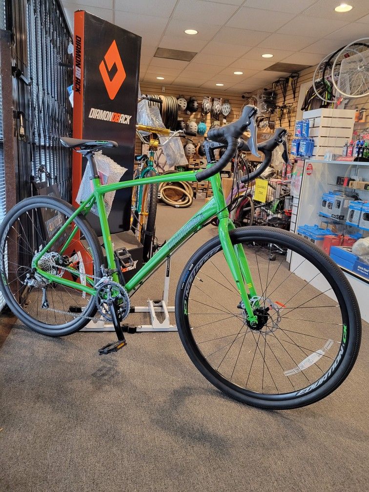 NEW 56CM DIAMONDBACK HAANJO 2 GREEN ADVENTURE GRAVEL ALL ROAD BIKE