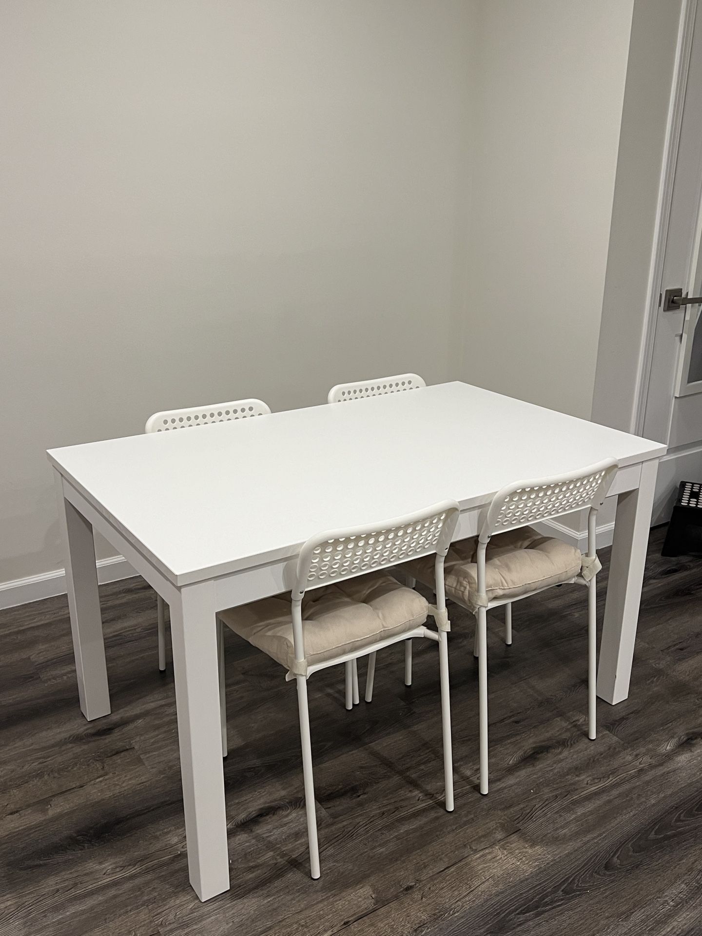 Extendable Dining Table With Chairs