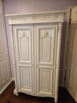Young America Stanley Isabella Armoire
