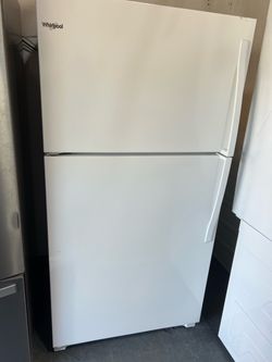 Whirlpool Top-Freezer Refrigerator White
