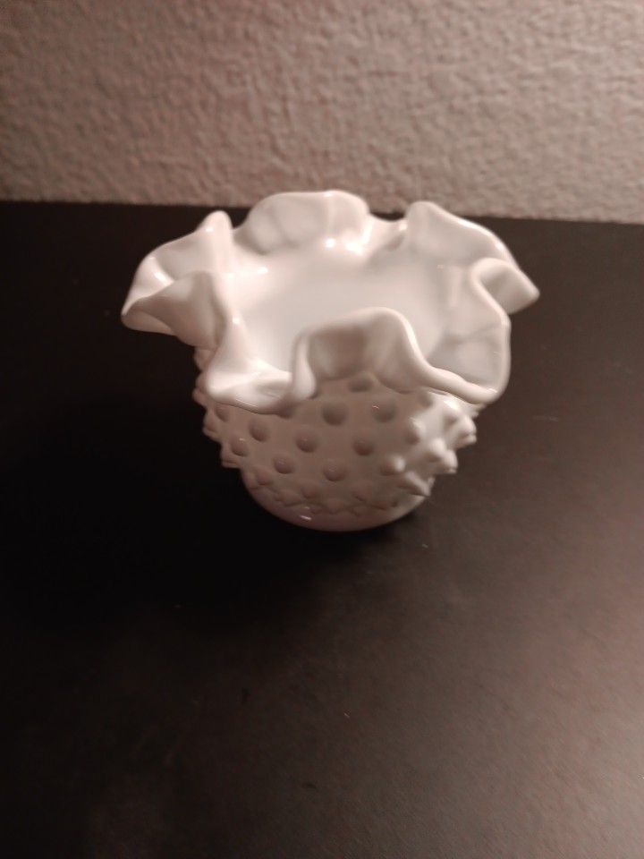 GORGEOUS Fenton Milk Glass 4" Hobnail Ruffled Rose Bowl. 