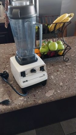 VITAMIX 5000 BLENDER IN EXCELLENT WORKING CONDITION LIGHTLY USED WILL TEST BEFORE YOU BUY