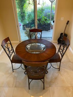Table with 4 chairs