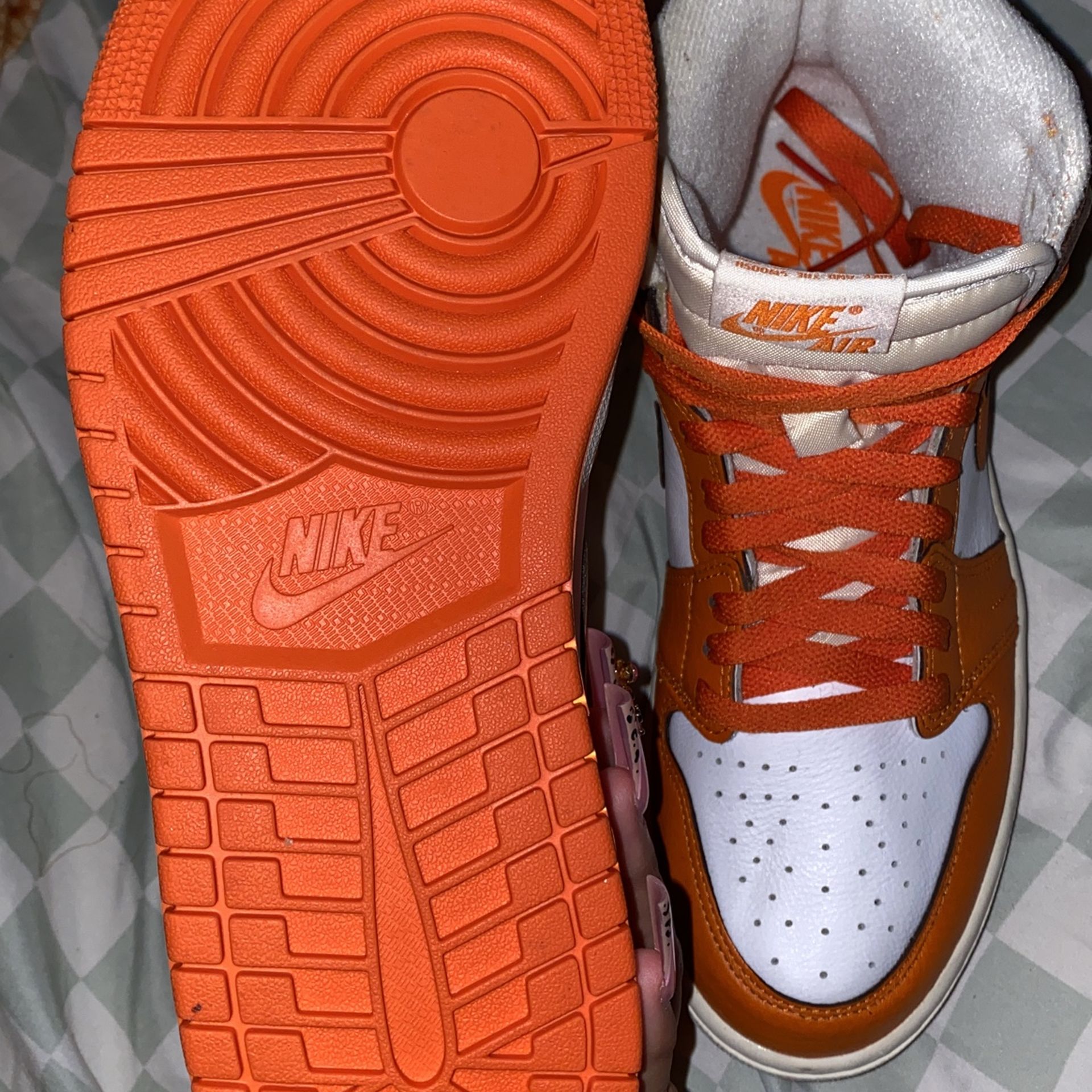 Jordan 1 Retro High Starfish (Women’s)