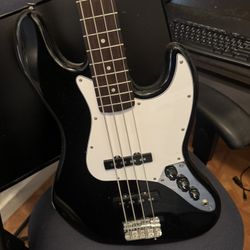 Bass Squier by Fender 
