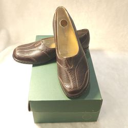 New Clarks Women's Pebbeled Leather  Slip-On Ballet Flats Loafers Brown Size 7.5-8 