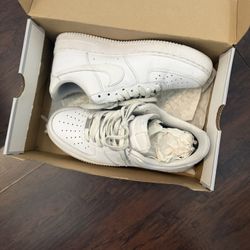 Used Air Force 1 White size 9.5 