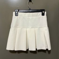 Lioness Tennis Skirt White Pleated- Size Small