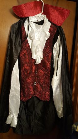 Nice vampire Halloween costume chest size 38