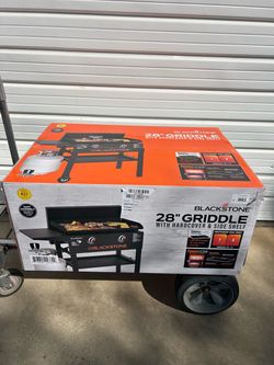 Blackstone 28”Griddle with hardcover & side shelf