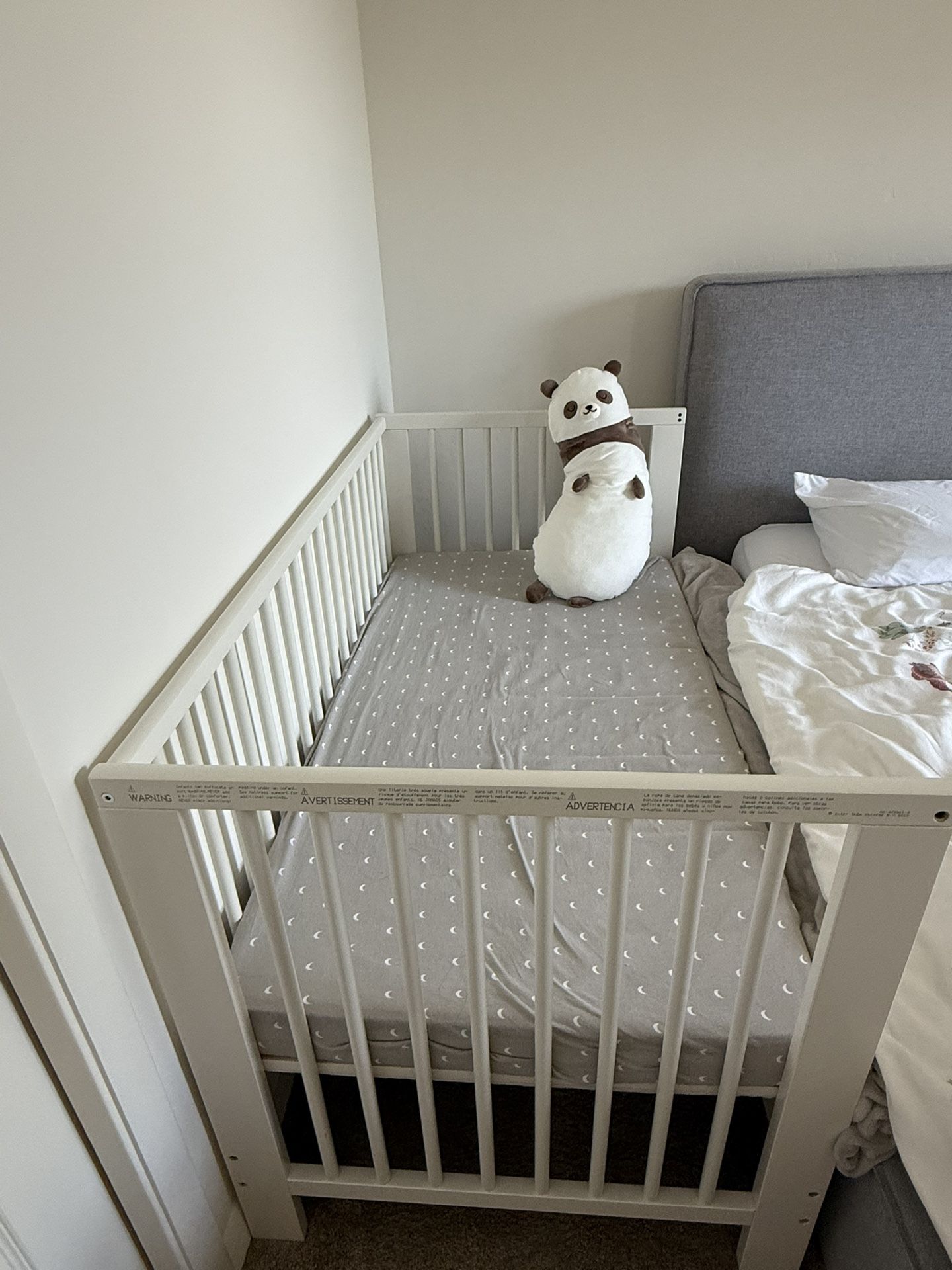 Crib with Mattress and Mattress Covers