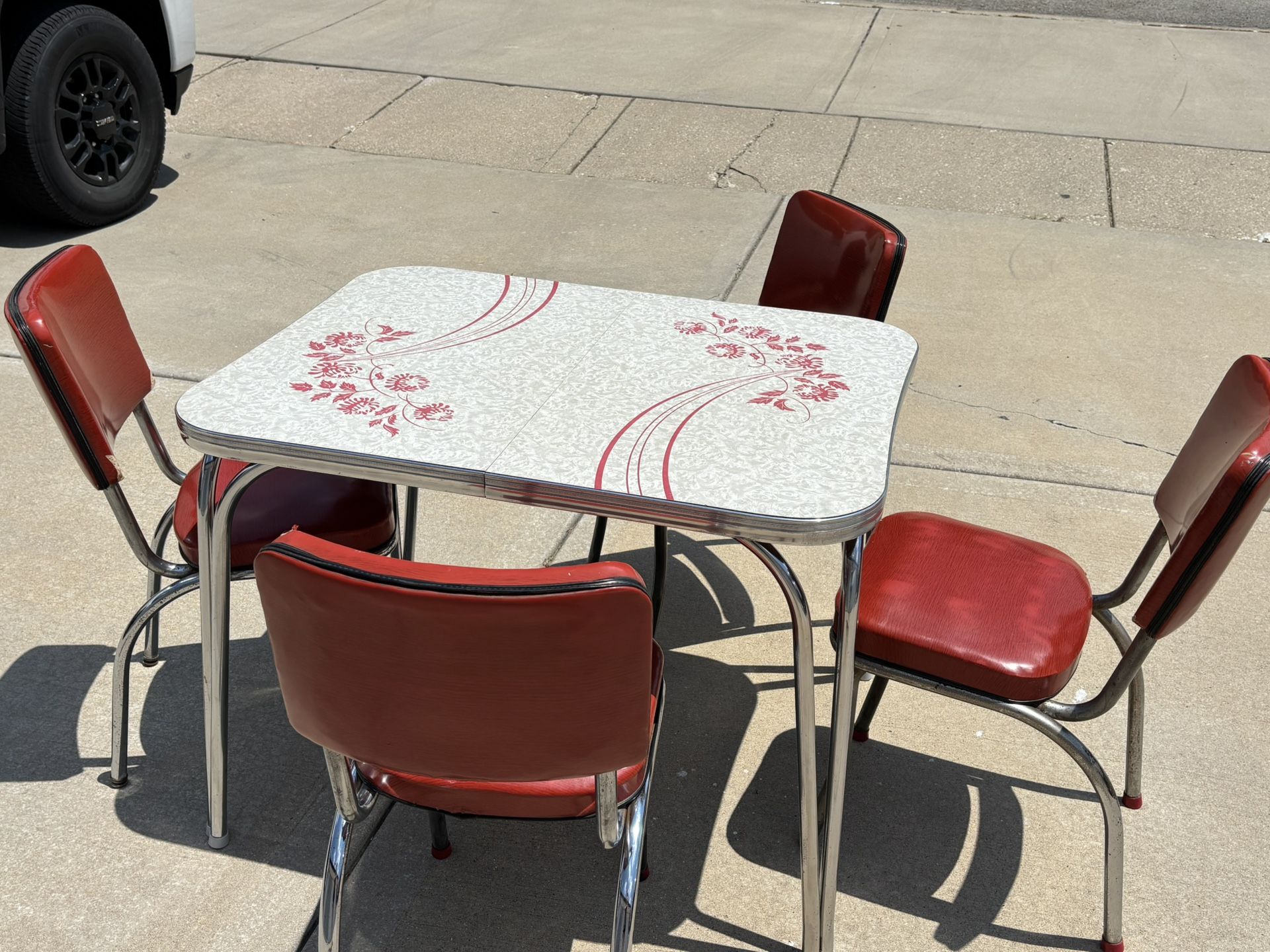 1950’s Retro Table And Chairs