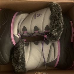 Snow Boots youth Size 5  