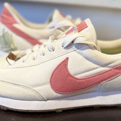 Nike Daybreak SE Catechu White Sienna Sail Womens 