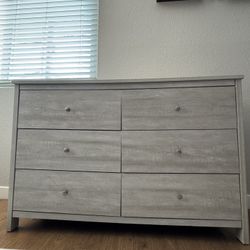 6 Drawers Double Dresser - Excellent condition
