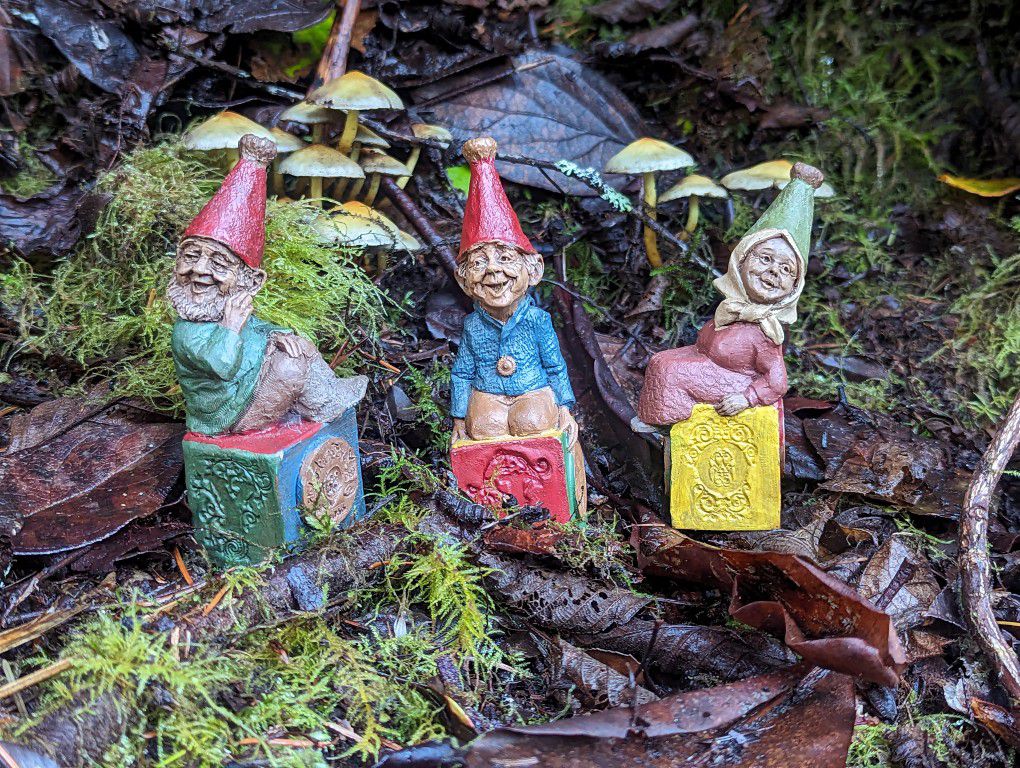 Set of 3 vintage Tom Clark Christmas "JOY" Gnome Figurines Cairn 1989