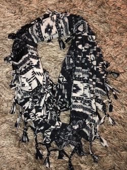 Black and white fringe scarf