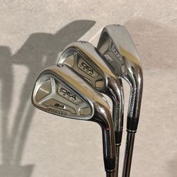 Like- New // AdamsGolf Idea Tech a4 Irons