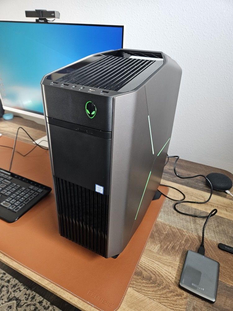Alienware Aurora R7 Desktop PC - i7-8700k, 32gb Ram, GTX1080ti
