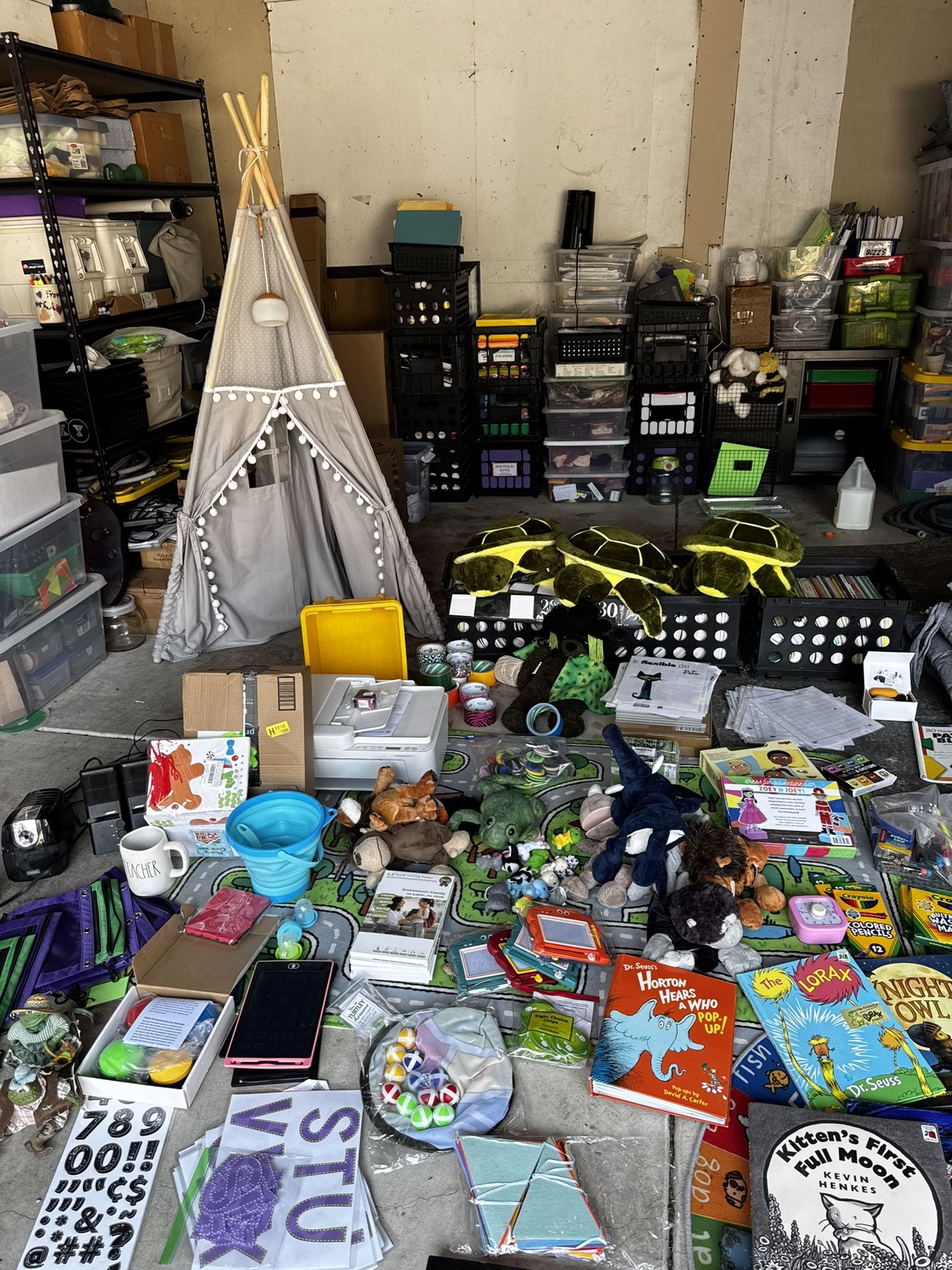 💥HUGE TEACHER GARAGE SALE💥