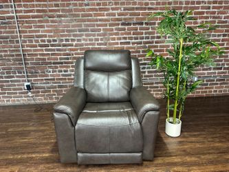 Delivery Available Costco brown recliner retails 850