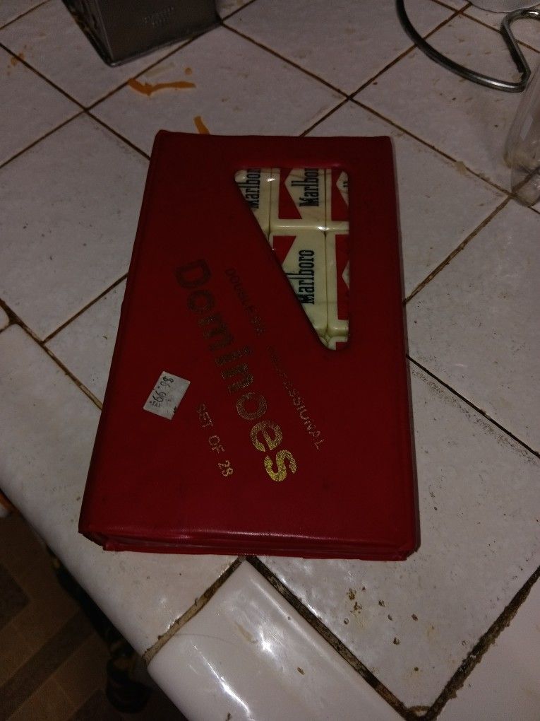 Marlboro Red Domino Set Great Condition Rare Find