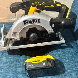 Saw Dewalt 