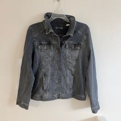 Women’s Large L blue Jean Jacket button front Lee brand  Excellent clean condition   Check out my listings for more Jean jackets and more