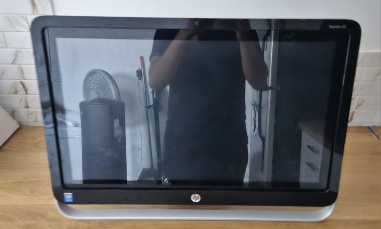 HP Pavilion 23 All In One Desktop Monitor Touchscreen