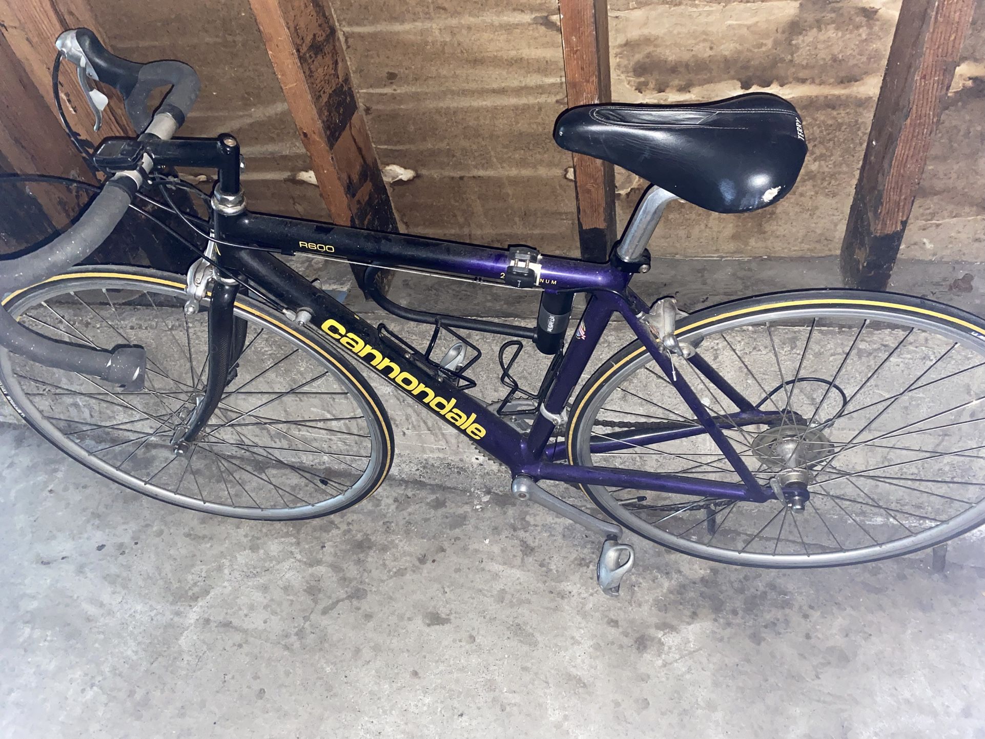 Cannondale R600 2.8 Bike