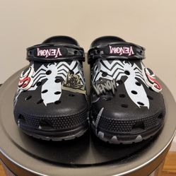 Rare Marvel Venom Crocs – Discontinued – Women’s 7 / Men’s 5 – Like New
