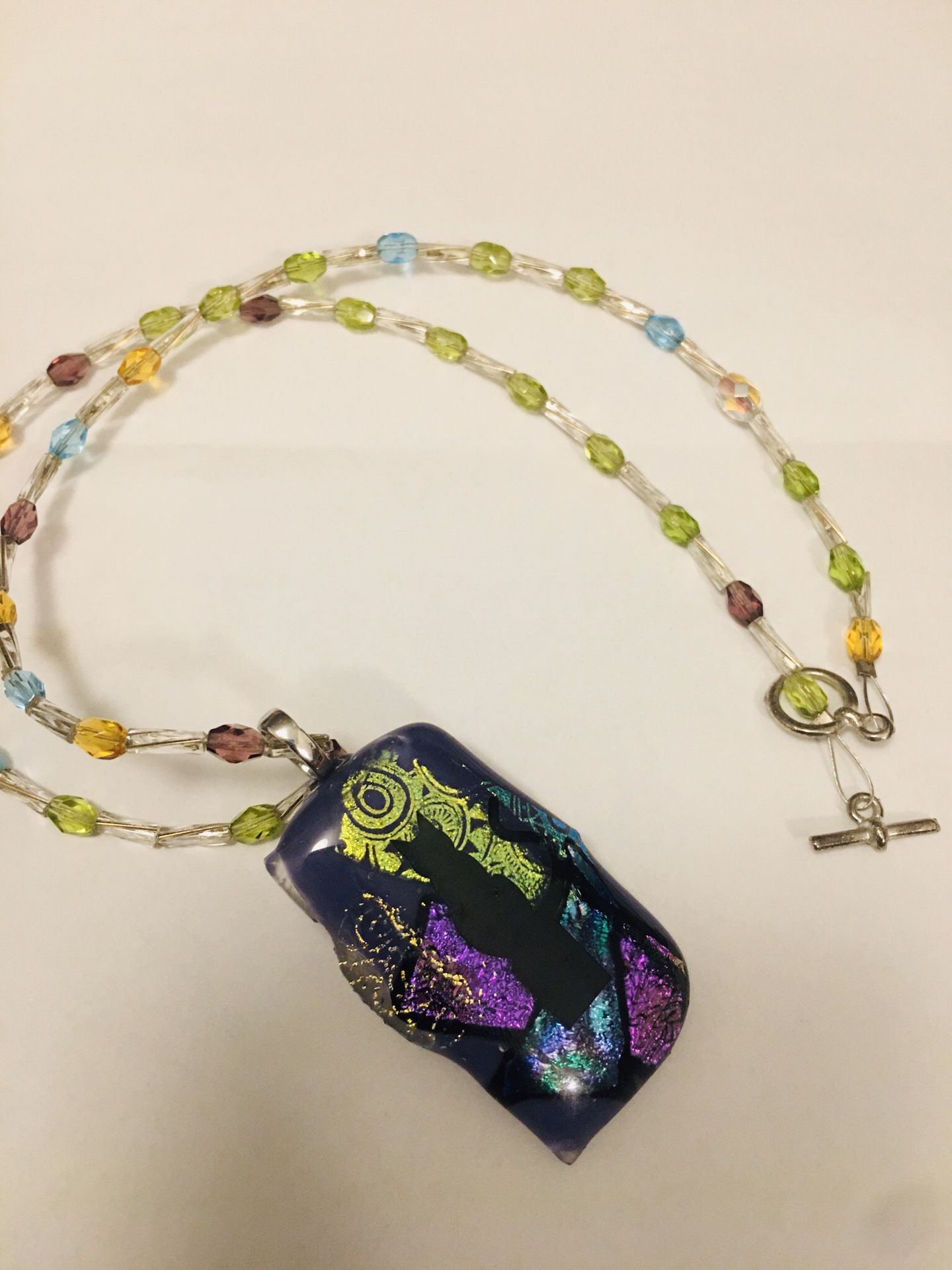 Glass necklace with a cat.