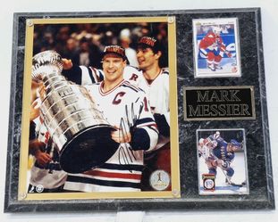 Mark Messier NY Rangers signed Stanley Cup championship photo/plaque with cards.