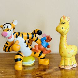 Disney Tigger Figurine + Giraffe Collectible