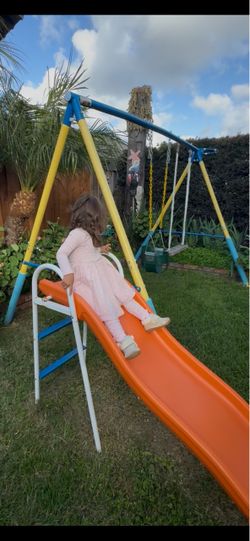Playground slide+2 swings