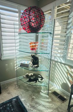 Corner glass display