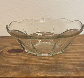 Vintage Mid-Century Clear Glass Scalloped Serving Bowl – 8”