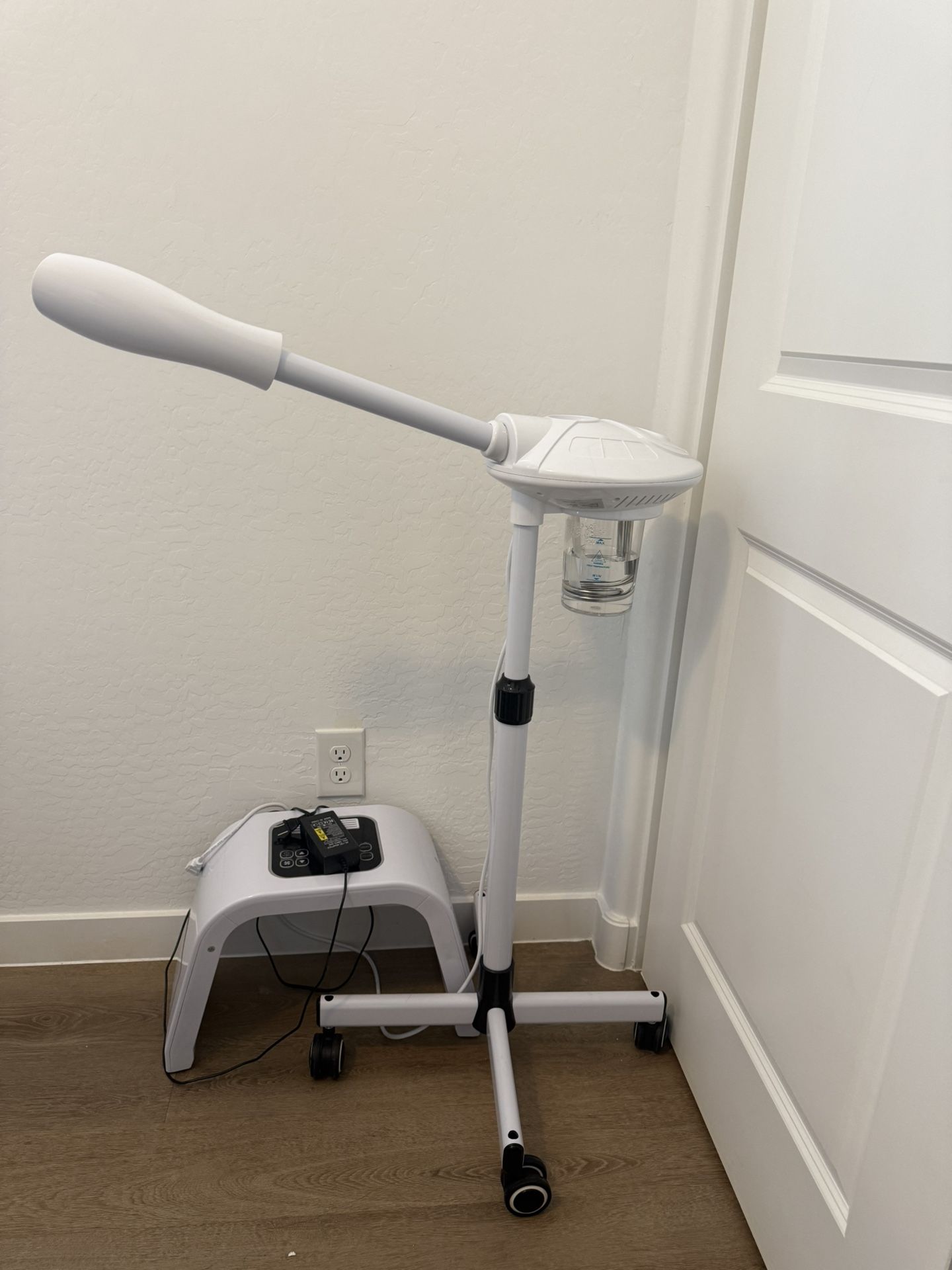 Facial steamer