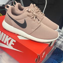 Nike Roshe- Rose