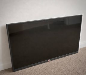 LG 55” TV – Powers On, Screen Damaged – Good for Parts